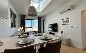 Brand New, City Center, Free Parking, Ac